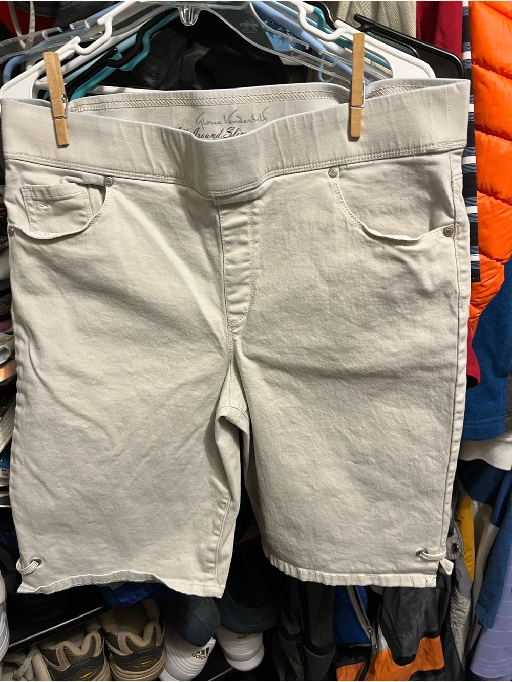 Gloria Vanderbilt Light Cream Bermuda Shorts with Rolled Hem Detail